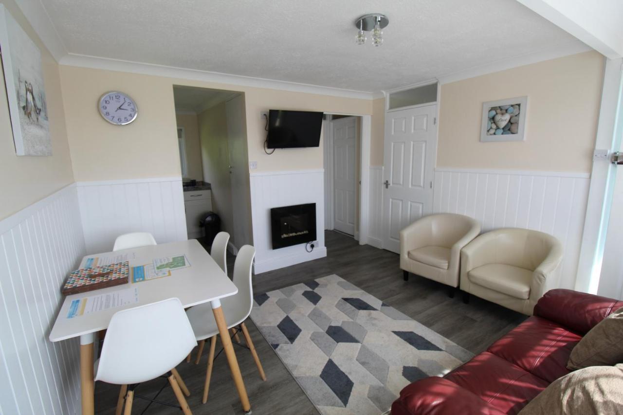 Relaxing Chalet On Popular California Sands Short Stroll To Beach, Nr Norfolk Broads & Great Yarmouth Scratby Buitenkant foto